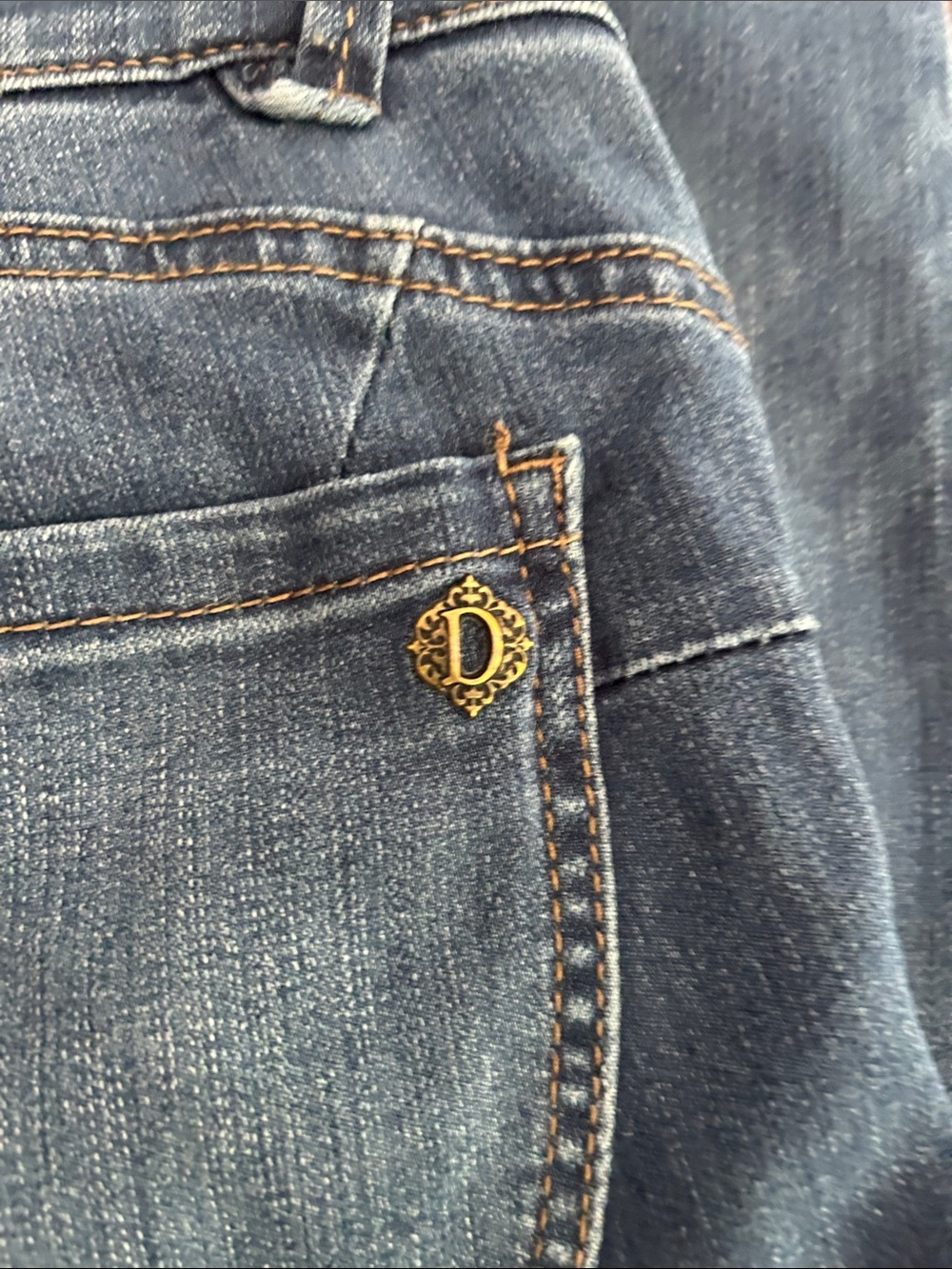 Democracy AbSol Straight Leg Jeans in Mid Blue Wash Size 4 EUC - Picture 6 of 8